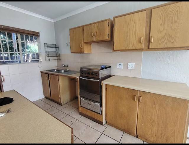 2 BEDROOM PROPERTY TO RENT IN ROOIHUISKRAAL NORTH